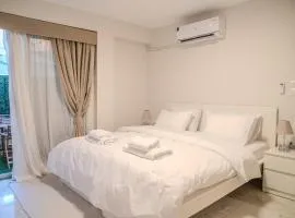 Modern 2BR - Private Garden Nook