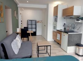 Grand studio centre-ville, hôtel à Villedieu-les-Poêles