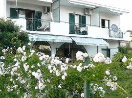 Trogirsunset Apartments - since 2000, hotel in Trogir