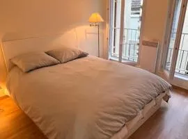 Chambre privative au calme en plein centre avec balcon
