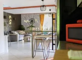 Le Cocon Signature, Vue Étang & Parking