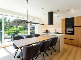 Sunny Green Escape - Apartment with Terrace