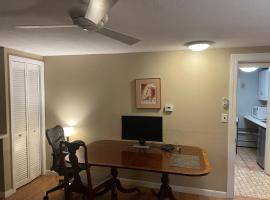 Convenient & Cozy Stay Near Boston, homestay in Andover