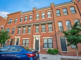 Luxurious 4BR home with patio and parking x Fits 8 to 10