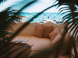 Suites Al Mar, en el malecón de San Cristóbal, pension in San Cristóbal