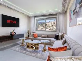 Sea Side Mountain View Apartment