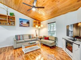 Cozy Bungalow Steps from Downtown Mount Dora, hotel in Mount Dora
