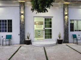 Treasure Beach Inn and Bar, hotel a Treasure Beach