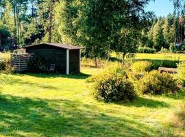 Summer Retreat Near Lake in Sormland, hotel em Malmköping