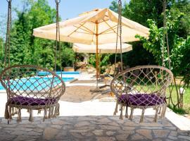 NAJ village, Hotel mit Pools in Cetinje