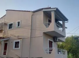 Spiros Studios - Apartments, Ipsos