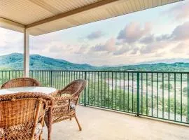 2BR Cozy Suite W View Jacuzzi & Resort Pool