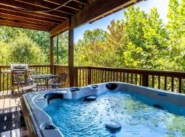 Serene Cabin w Grill Hot Tub & Resort Pool