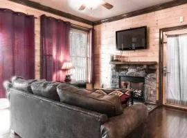 Rustic Escape Cabin w Private Hot Tub & Grill