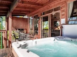 Relaxing Cabin W Hot tub Pool Table and Grill