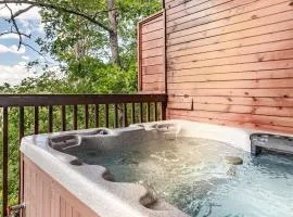Cozy Haven near Parkway w Hot Tub & Resort Pool
