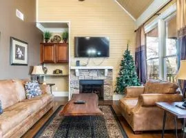 Fun Retreat w Pool Table Hot tub & Grill