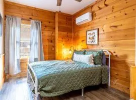 Relaxing Getaway at Smoky Arcade & Resort Pool