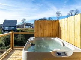 Cozy Cabin Retreat w Arcade Hot Tub near Dolly