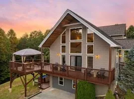 Cabin Haven Theater Game room Hot Tub Yard