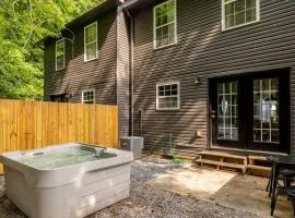 Inviting Retreat W PrivateHot Tub & Arcade