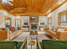 Luxury Cabin w Hot Tub Games Views await