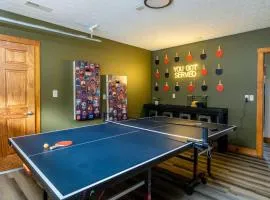 Spacious Family Home with Hot Tub Game & Play room