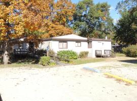 O'Connell's RV Campground Two-Bedroom Cottage 36, hotel with jacuzzis in Inlet