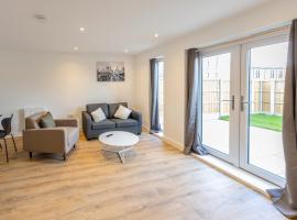 Joyful Management - A Mordern Semi-Detached House with 3 bedroom, hotel in Manchester