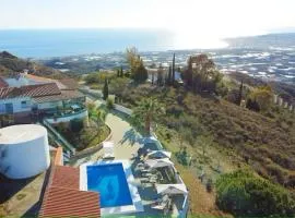 Luxury Villa -Jacuzzi, Heated Pool, Stunning Views