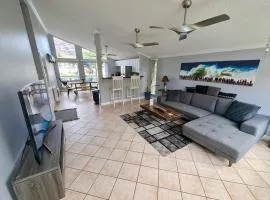 Top Spots Paradise Getaway 2 Min From Beach!