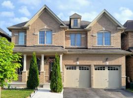 Beautiful Family Suites - Master Bedroom, homestay di Niagara Falls