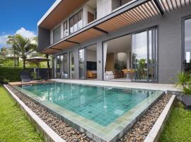 Long one - Sea View 3 Bedroom Pool Villa, hotel in Chalong