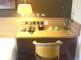 IU Hotel Chengdu Jianyang Xiongzhou Plaza، فندق في Jianyang