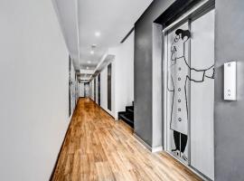 Super OYO TONWHOUSE 1274 PatrakarPuram, hotel v destinaci Gomti Nagar