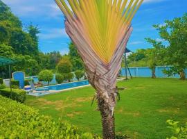Pattaya Paradise Pool villa with Garden 3BR, hotel v destinaci Nong Prue