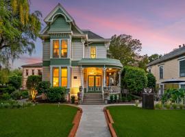 Hennessey Estate, kh&aacute;ch sạn c&oacute; hồ bơi ở Napa