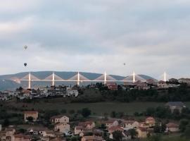Au jardin Vue viaduc, hotel in Millau