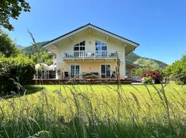 Ferienwohnung Enzian im Haus Schmid, отель в городе Грассау