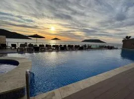 Pie de playa tramonto beach tower