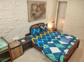 Ivory Room - Compact studio