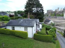 Benarth Lodge uniquely situated hideaway in Conwy