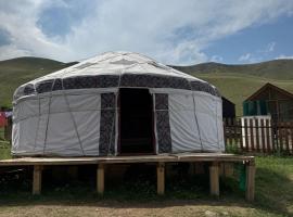 Юрты на территории зоны отдыха РАЯНА, glamping a Kurmenty