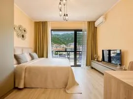 Casa Al Mare Residence, private studio, 1-st line, swimming pool
