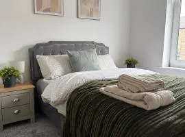 ResiLets - Stanley House - Large, Modern 3 Bed - NEW!