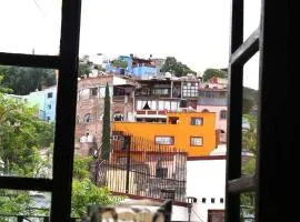 Charming Cocoon with Balcony - Historic downtown