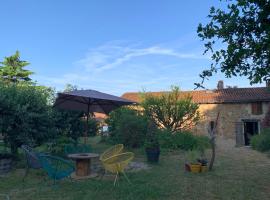 Le refuge du Jardinier, ξενοδοχείο με υδρομασάζ σε Abzac