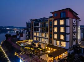 Huangshan Tunxi Shangjiexing Riverview Resort Hotel, hotel v destinaci Xintan
