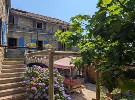 gîte de l'olivier - 3 étoiles - domaine de l'olivier, hotel v destinaci Faugères in Rhone-Alpes
