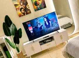 Raha Luxe Stays, hotel com estacionamento em Entebbe